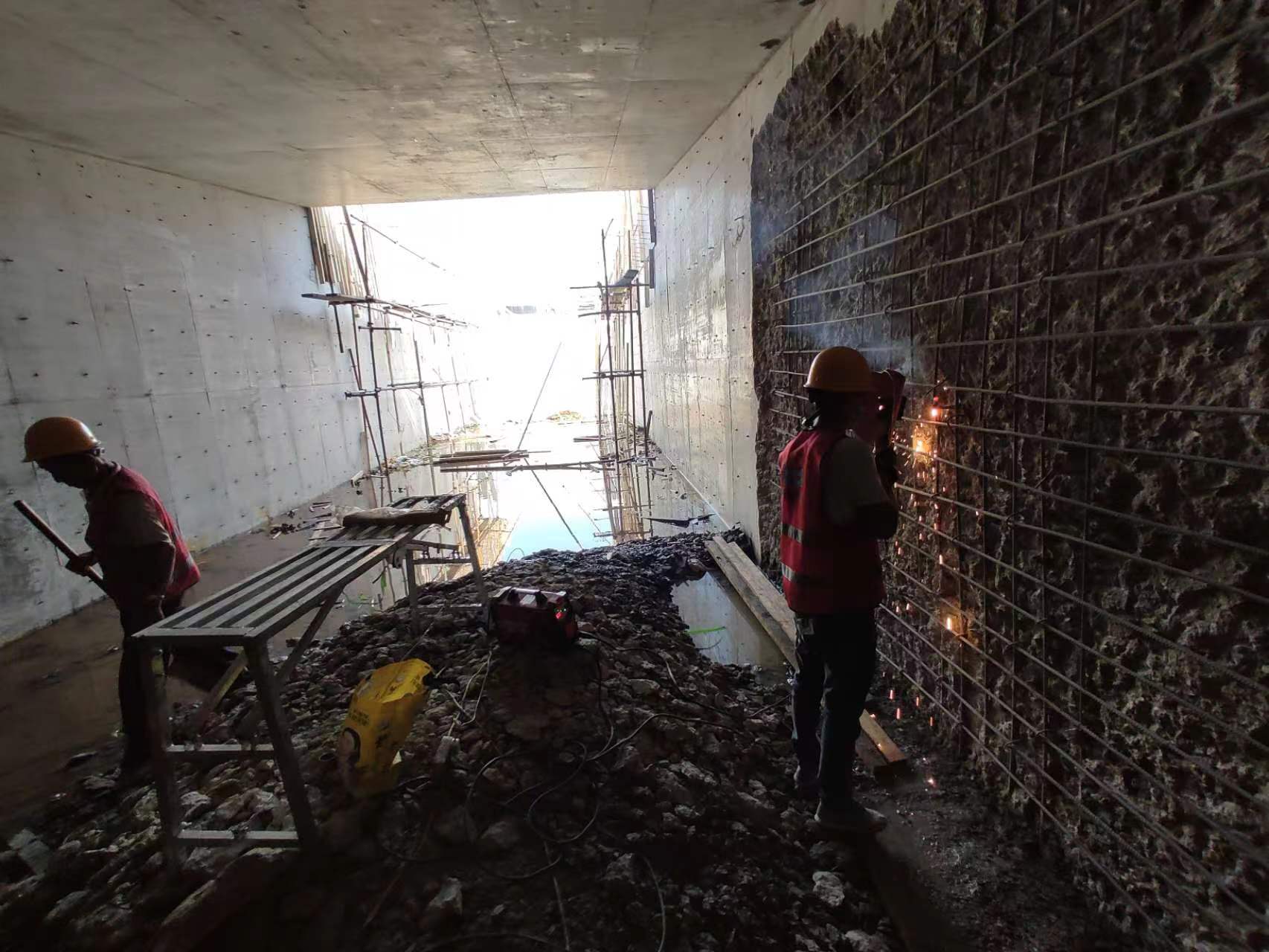 朗县挖断承重墙导致楼体开裂，加固施工方案出炉